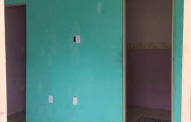 Imagem 2: Alugo 2/4 pequeno. Varanda, 1 Banheiroe2 Dormitórios