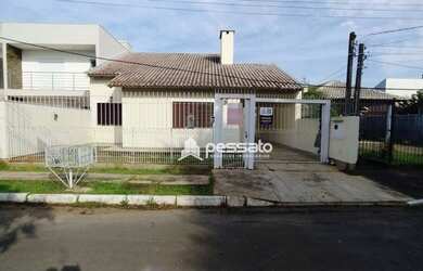 Imagem: A casa possui 3 Dormitórios, 1 Banheiro, 3 Vagas na garagem