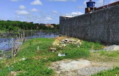 Imagem: O terreno possui 140m² de Área e está localizado em Lamarão