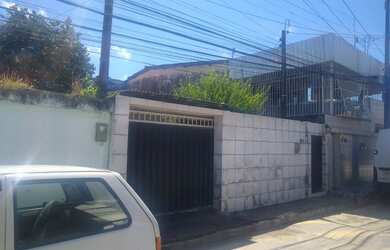 Imagem: A casa possui 4 Dormitórios, 3 Banheiros, 1 Vaga na garagem