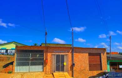 Imagem: A casa possui 3 Dormitórios, 4 Banheiros, 4 Vagas na garagem