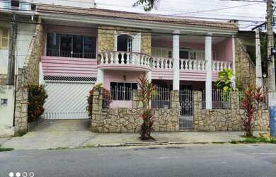 Imagem: A casa possui 5 Dormitórios, 4 Banheiros, 376m² de Área e