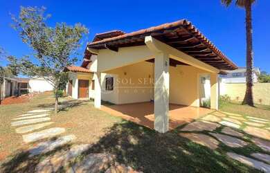 Imagem: A casa em condomínio possui 5 Dormitórios, 4 Banheiros, 2