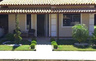 Imagem: A casa em condomínio possui 3 Dormitórios, 1 Banheiro, 2 Vagas