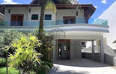 Imagem: A casa em condomínio possui 4 Dormitórios, 5 Banheiros, 2