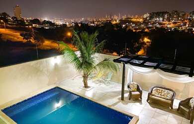 Imagem: A casa possui 4 Dormitórios, 1 Banheiro, 397m² de Área e