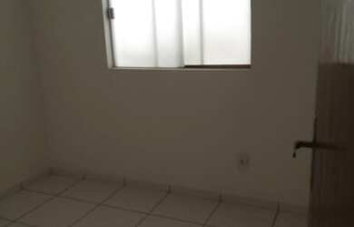 Imagem: O apartamento possui 3 Dormitórios, 1 Banheiro, 1 Vaga na garagem