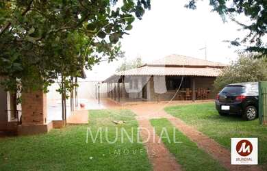 Imagem: A casa possui 4 Dormitórios, 1 Banheiro, 5 Vagas na garagem