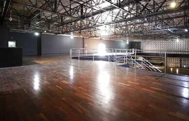 Imagem: O depósito possui 5 Vagas na garagem, 1.637m² de Área e