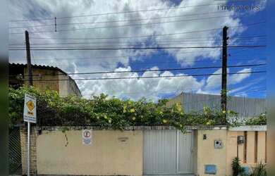 Imagem: A casa possui 5 Dormitórios, 4 Banheiros, 2 Vagas na garagem