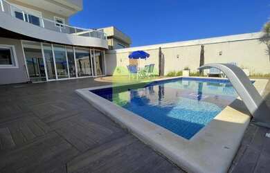 Imagem: A casa possui 4 Dormitórios, 4 Banheiros, 2 Vagas na garagem