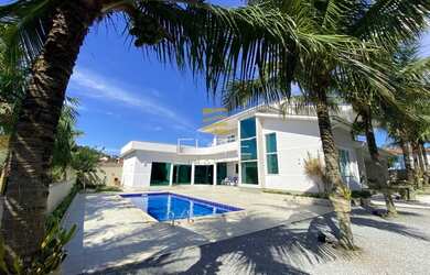 Imagem: A casa possui 4 Dormitórios, 4 Banheiros, 3 Vagas na garagem