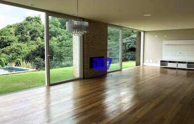 Imagem: A casa em condomínio possui 4 Dormitórios, 5 Banheiros, 5