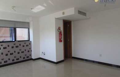 Imagem: O depósito possui 1 Vaga na garagem, 39m² de Área e está