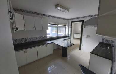 Imagem: O apartamento possui 5 Dormitórios, 5 Banheiros, 2 Vagas na