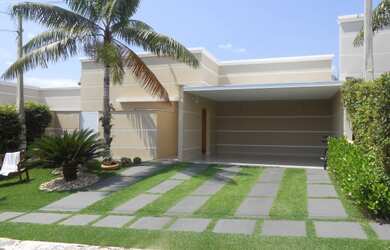 Imagem: A casa em condomínio possui 4 Dormitórios, 2 Banheiros, 4