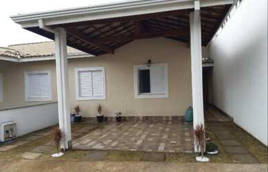 Imagem: A casa em condomínio possui 3 Dormitórios, 2 Banheiros, 2