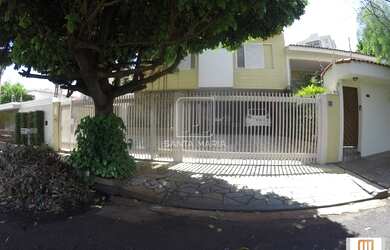 Imagem: O depósito possui 4 Vagas na garagem e 320m² de Área e está