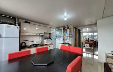 Imagem: A casa possui 3 Dormitórios, 1 Banheiro, 2 Vagas na garagem