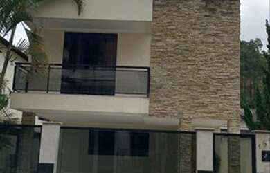 Imagem: A casa possui 4 Dormitórios, 4 Banheiros, 200m² de Área