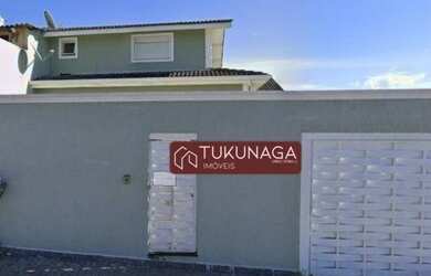 Imagem: A casa possui 3 Dormitórios, 3 Banheiros, 4 Vagas na garagem