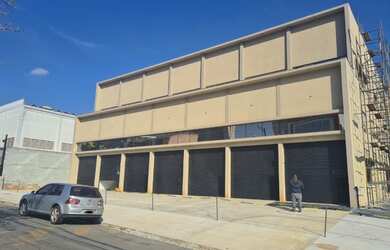 Imagem: O depósito possui 2 Vagas na garagem, 65m² de Área e está