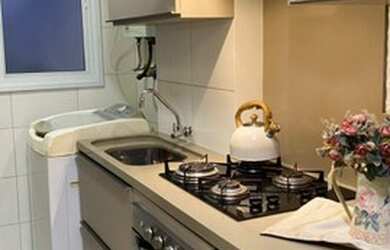 Imagem: O apartamento e possui 2 Dormitórios, Suítes, 1 Banheiro