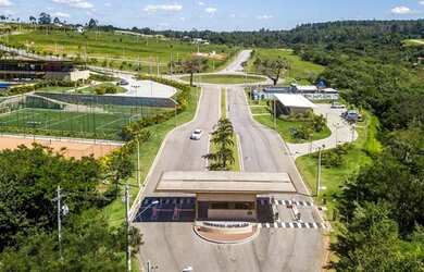 Imagem: A casa possui 4 Dormitórios, 5 Banheiros, 348m² de Área e