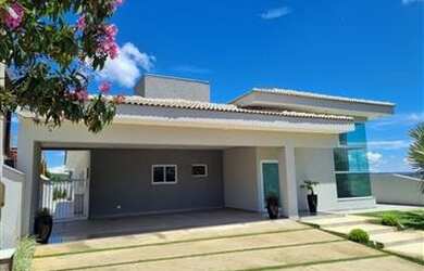 Imagem: A casa em condomínio possui 3 Dormitórios, 2 Banheiros, 2