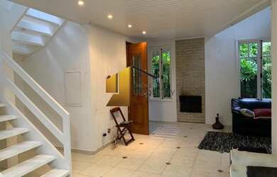 Imagem: A casa em condomínio possui 3 Dormitórios, 3 Banheiros, 2