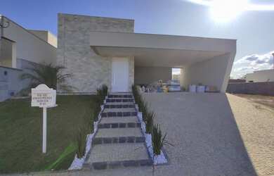 Imagem: A casa em condomínio possui 3 Dormitórios, 4 Banheiros, 4