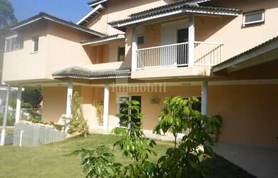 Imagem: A casa possui 3 Dormitórios, 5 Banheiros, 3 Vagas na garagem