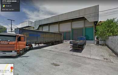 Imagem: O depósito possui 5 Vagas na garagem e 2200m² de Área e está