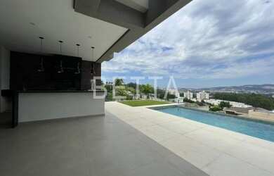 Imagem: A casa em condomínio possui 4 Dormitórios, 4 Banheiros, 5