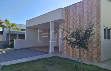 Imagem: A casa em condomínio possui 3 Dormitórios, 3 Banheiros, 4