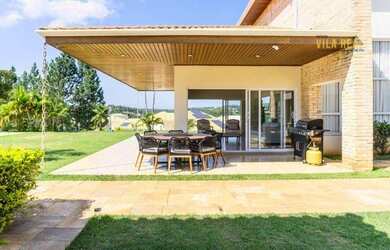 Imagem: A casa em condomínio possui 5 Dormitórios, 5 Banheiros, 5