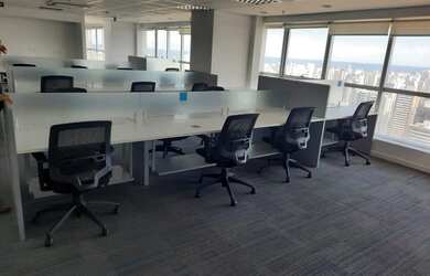 Imagem: O depósito possui 5 Vagas na garagem, 215m² de Área e Imóvel