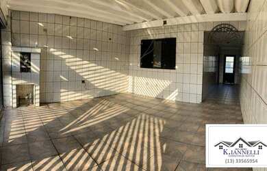 Imagem: A casa possui 3 Dormitórios, 1 Banheiro, 2 Vagas na garagem