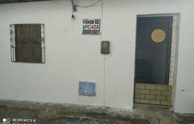 Imagem: A casa possui 3 Dormitórios, 1 Banheiro, 12m² de Área e