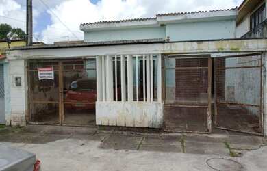 Imagem: A casa possui 3 Dormitórios, 3 Banheiros, 3 Vagas na garagem