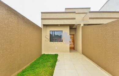 Imagem: A casa possui 2 Dormitórios, 1 Banheiro, 2 Vagas na garagem