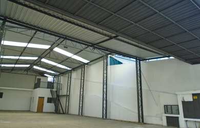 Imagem: O depósito possui 5 Vagas na garagem, 300m² de Área e está