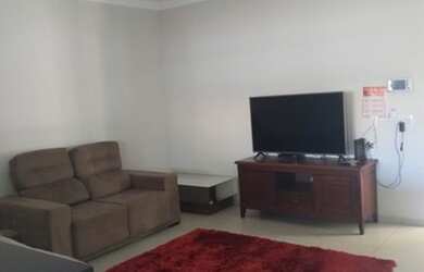 Imagem: A casa possui 3 Dormitórios, 3 Banheiros, 665m² de Área e