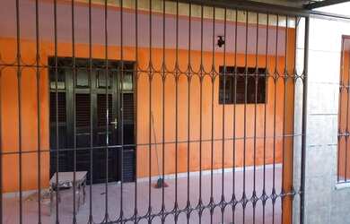 Imagem: A casa possui 2 Dormitórios, 1 Banheiro, 1 Vaga na garagem