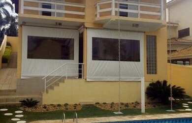 Imagem: A casa possui 4 Dormitórios, 3 Banheiros, 2 Vagas na garagem