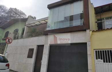 Imagem: A casa possui 3 Dormitórios, 2 Banheiros, 1 Vaga na garagem