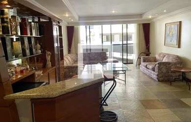 Imagem: O apartamento possui 4 Dormitórios, 2 Banheiros, 2 Vagas na