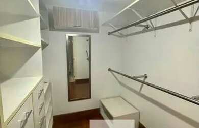 Imagem: A casa em condomínio possui 3 Dormitórios, 3 Banheiros, 2