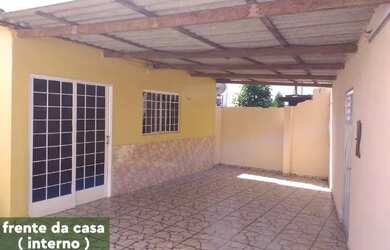 Imagem: A casa possui 2 Dormitórios, 2 Banheiros, 5 Vagas na garagem