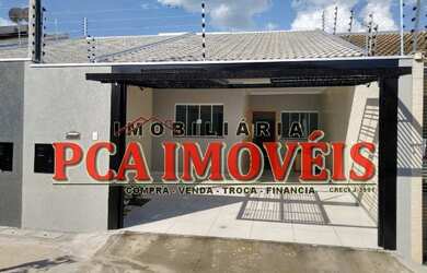 Imagem: A casa possui 3 Dormitórios, 2 Banheiros, 2 Vagas na garagem